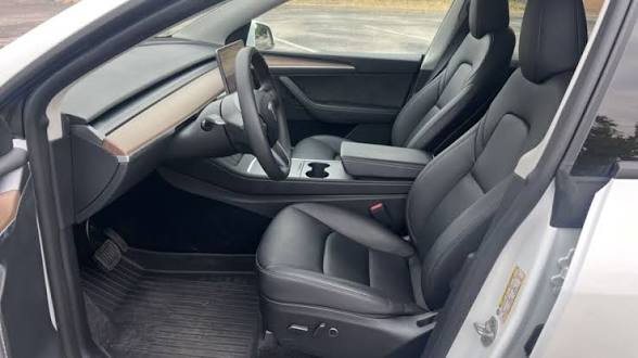 Model Y front seats and center console